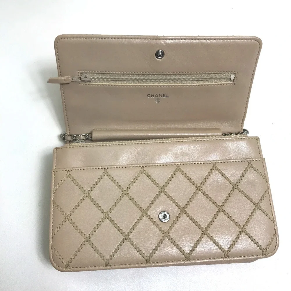 CHANEL Authentic Cream Wallet